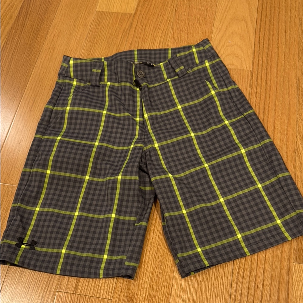 Boys Under Armour Plaid Shorts Medium